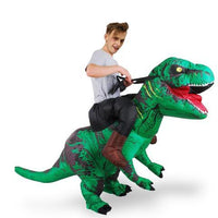 Deguisement assis <br>sur un Dinosaure</br>